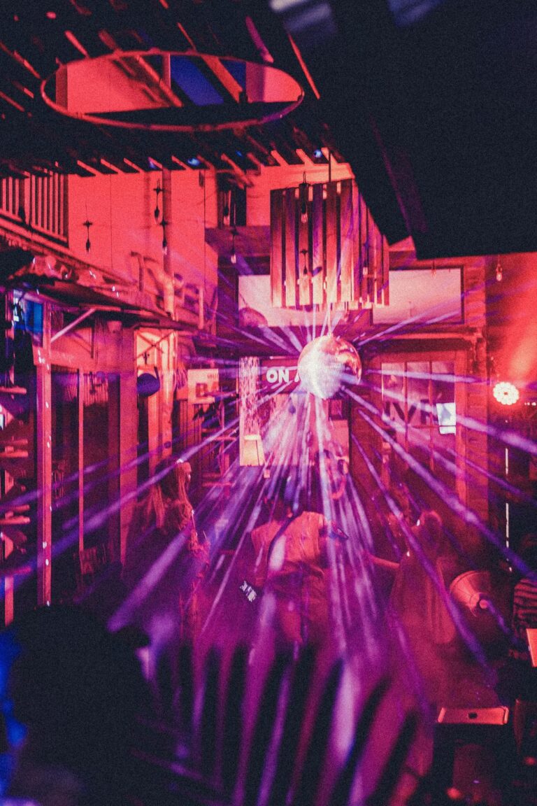 PLASTIC FANTASTIC w/ Phil Smart (FREE ENTRY)